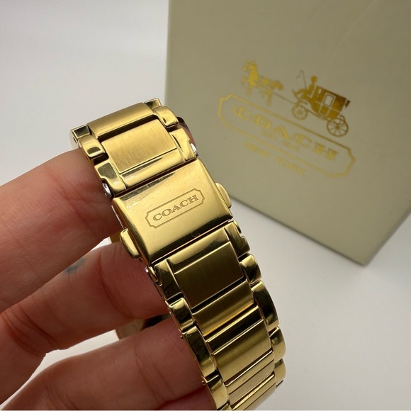 Vintage Coach Madison Authentic 2011 Gold Watch CA.72.3.34.0741 main image 10